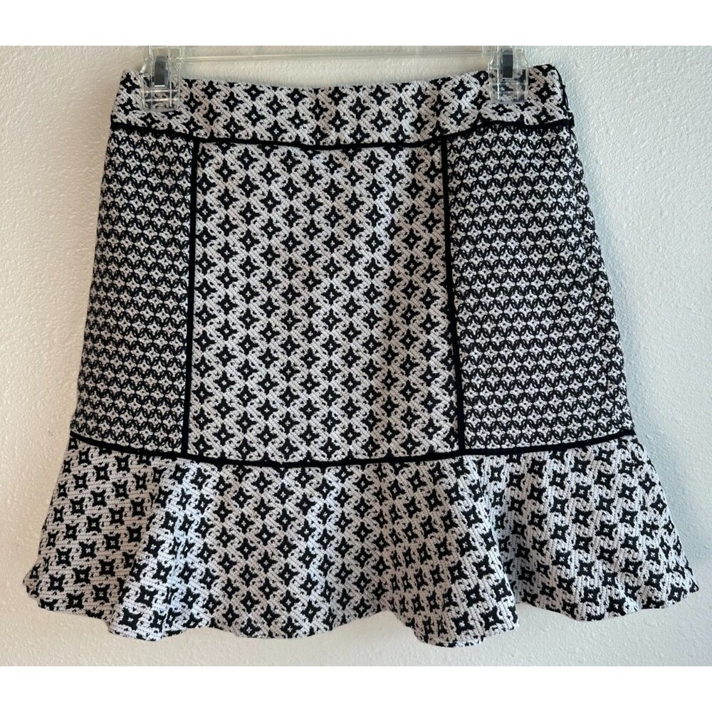 LOFT Petites Black / White Textured Flounce Skirt Women's Size 2P Career Chic